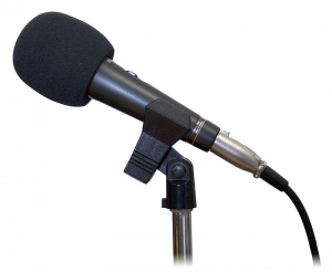 800px-Microphone_studio