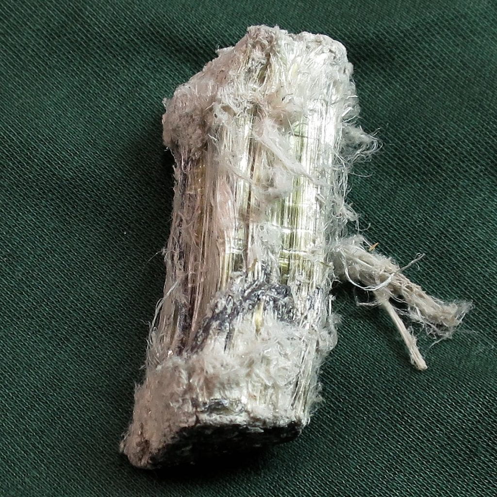 Fibrous crysotile asbestos