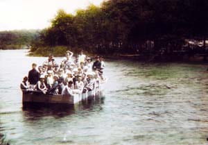 Image: Wawayanda crowded boat